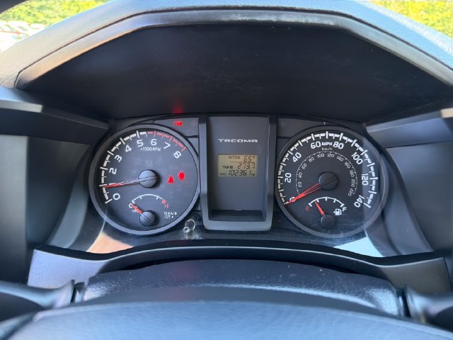 Used 2017 Toyota Tacoma SR w/ SR Convenience Package AWD/4WD image 16