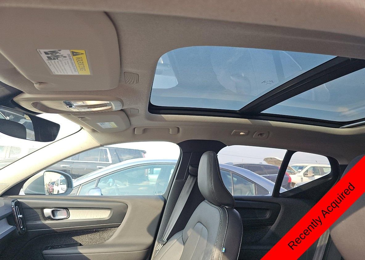 Used 2025 Volvo XC40 B5 Core image 11