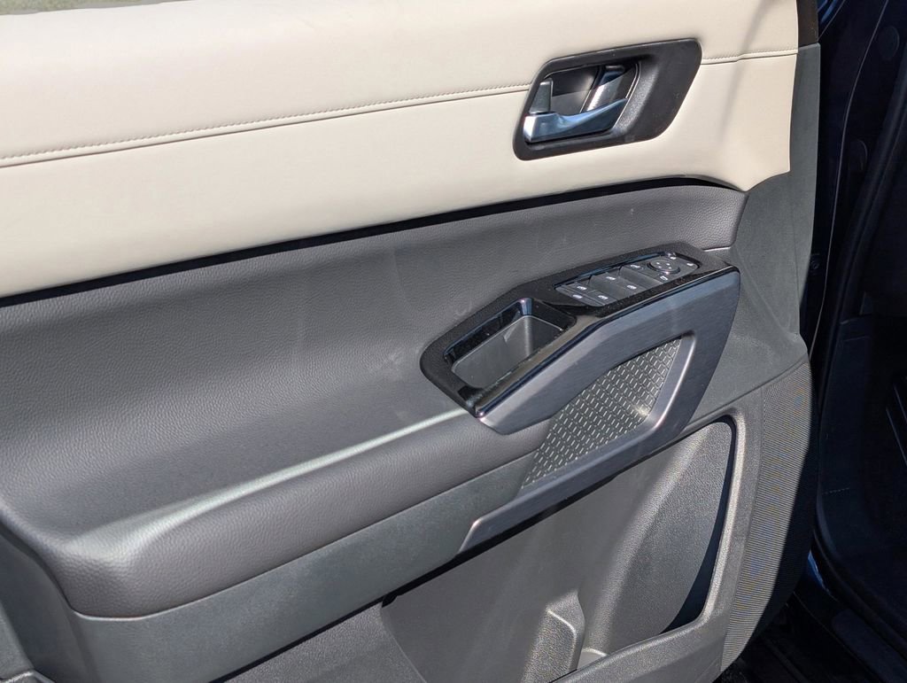 New 2026 Nissan Pathfinder SL image 15