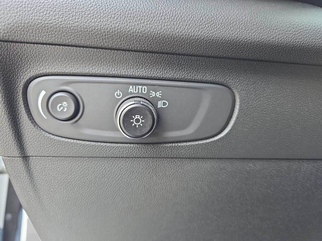Certified 2023 Buick Envision Essence FWD image 29