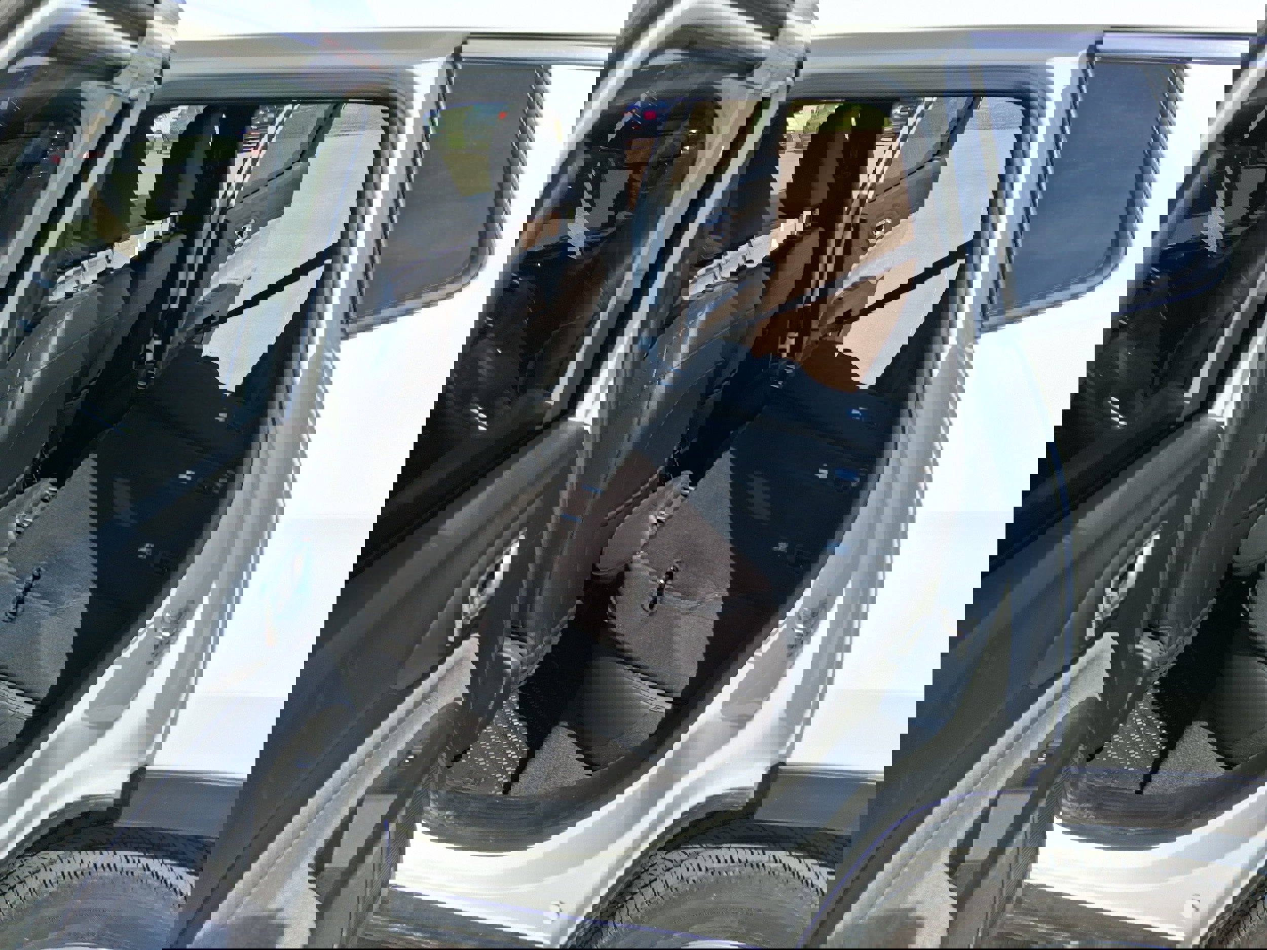 Used 2024 Jeep Compass Latitude image 17