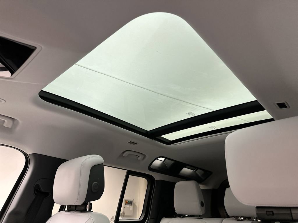 Used 2025 Land Rover Defender 110 S image 23