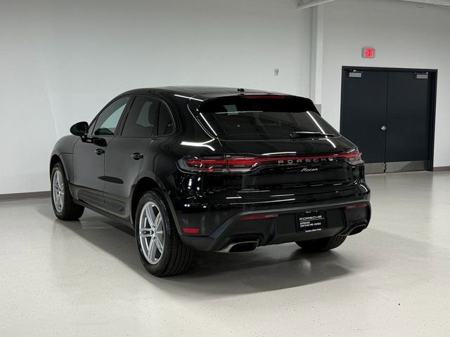 Certified 2023 Porsche Macan image 3
