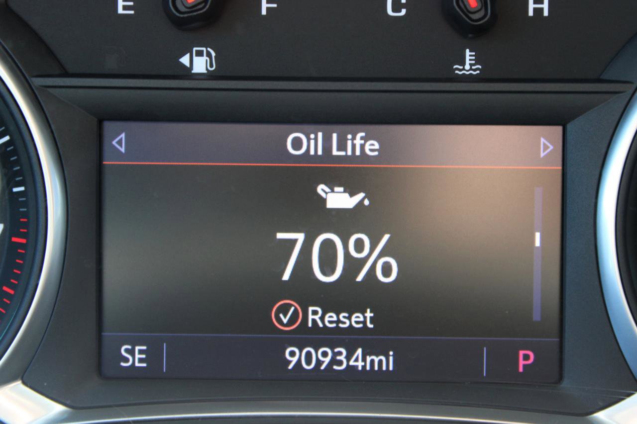 Used 2020 Chevrolet Traverse LT w/ Driver Confidence II Package AWD/4WD image 26