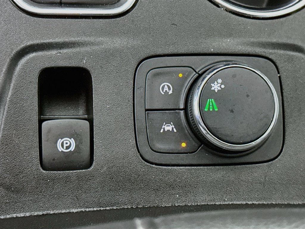 Used 2023 Chevrolet Traverse LT FWD image 10