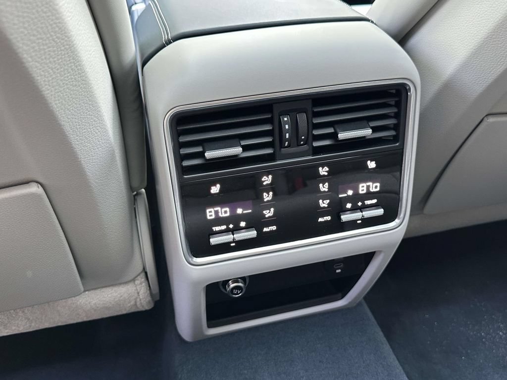 Certified 2022 Porsche Cayenne Turbo AWD/4WD image 14