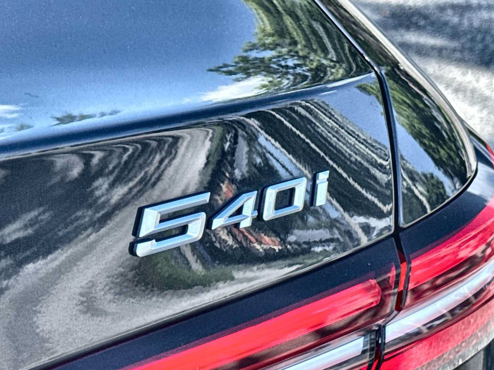 Used 2024 BMW 540i xDrive AWD/4WD image 10