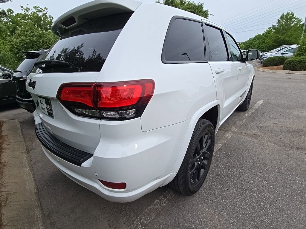 Used 2022 Jeep Grand Cherokee Laredo X AWD/4WD image 6