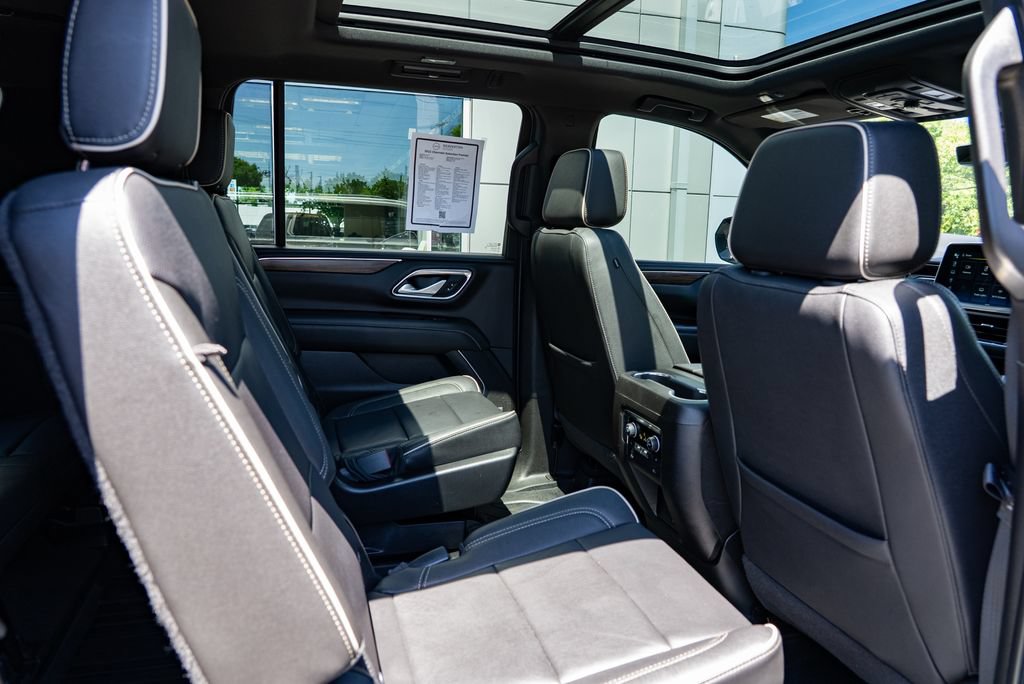 Used 2022 Chevrolet Suburban Premier AWD/4WD image 28