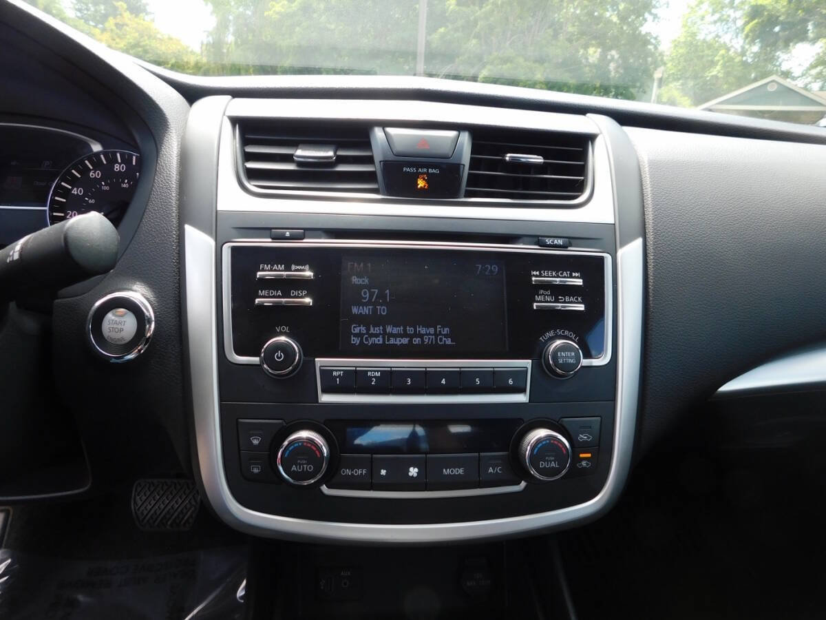Used 2017 Nissan Altima 2.5 SV w/ Convenience Package FWD image 10