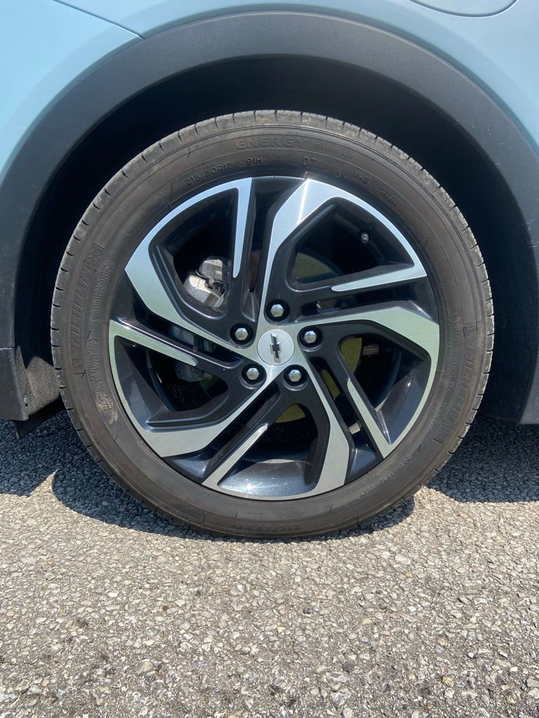 Used 2023 Chevrolet Bolt LT w/ Infotainment Package image 9