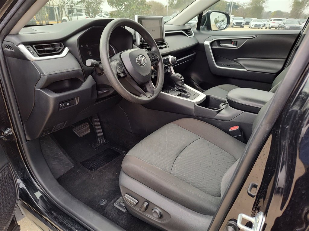 Used 2024 Toyota RAV4 XLE image 2