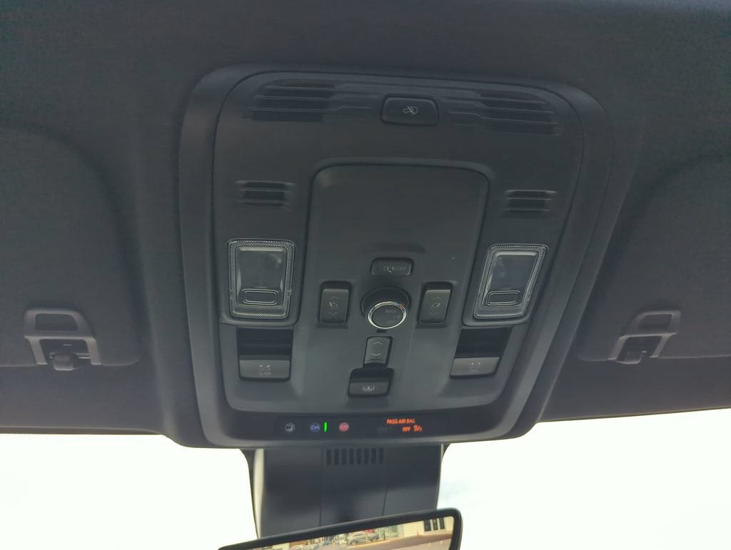 Used 2025 GMC Yukon AT4 w/ AT4 Premium Package AWD/4WD image 27