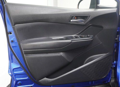 Used 2019 Toyota C-HR LE FWD image 25
