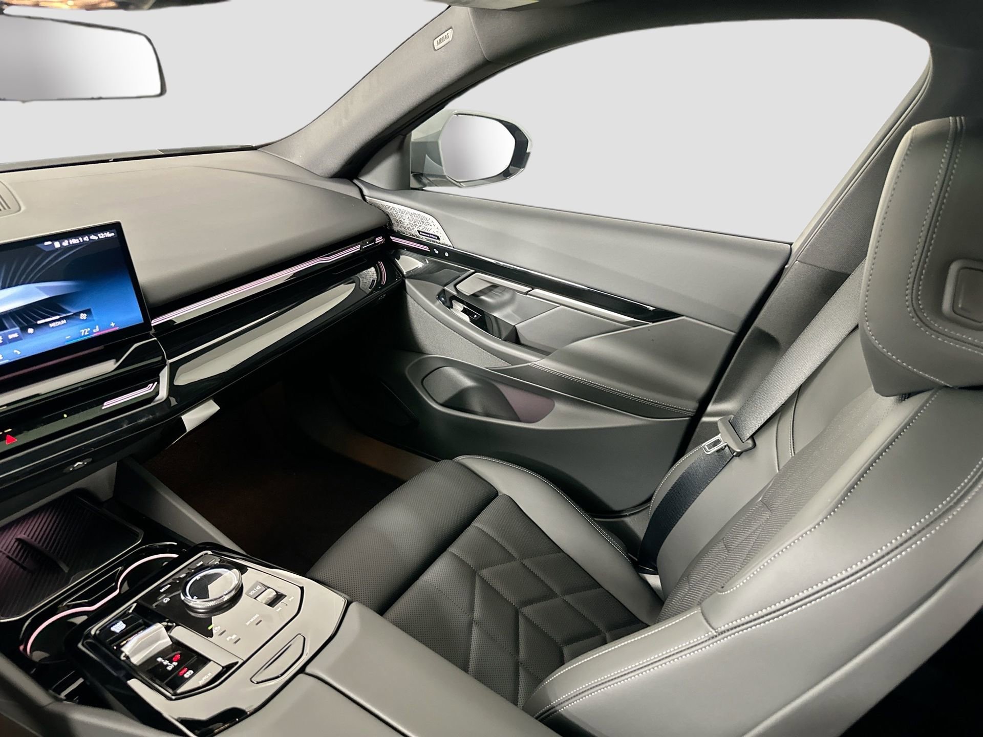 New 2026 BMW 530i xDrive w/ M Sport Package image 25