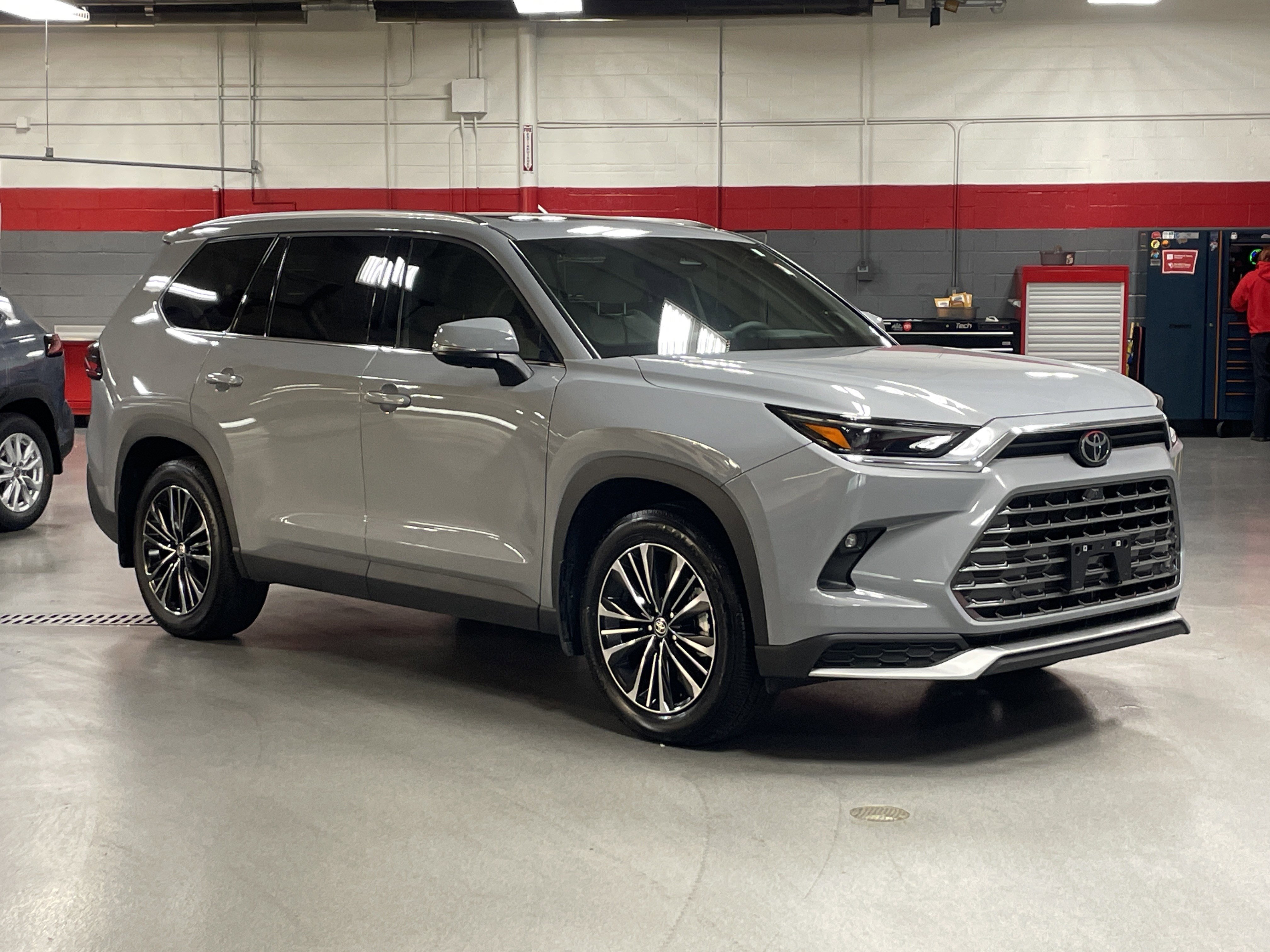 Used 2026 Toyota Grand Highlander AWD Hybrid image 2