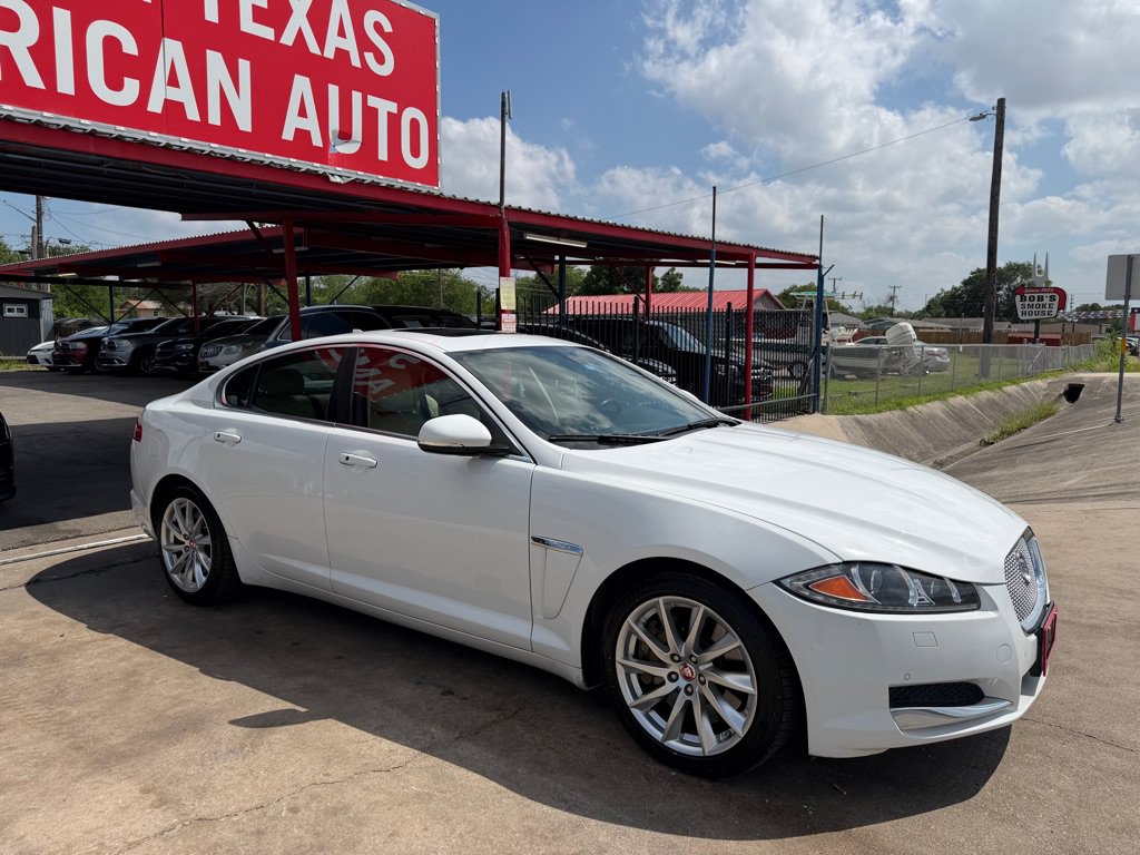 Used 2015 Jaguar XF Premium RWD image 9