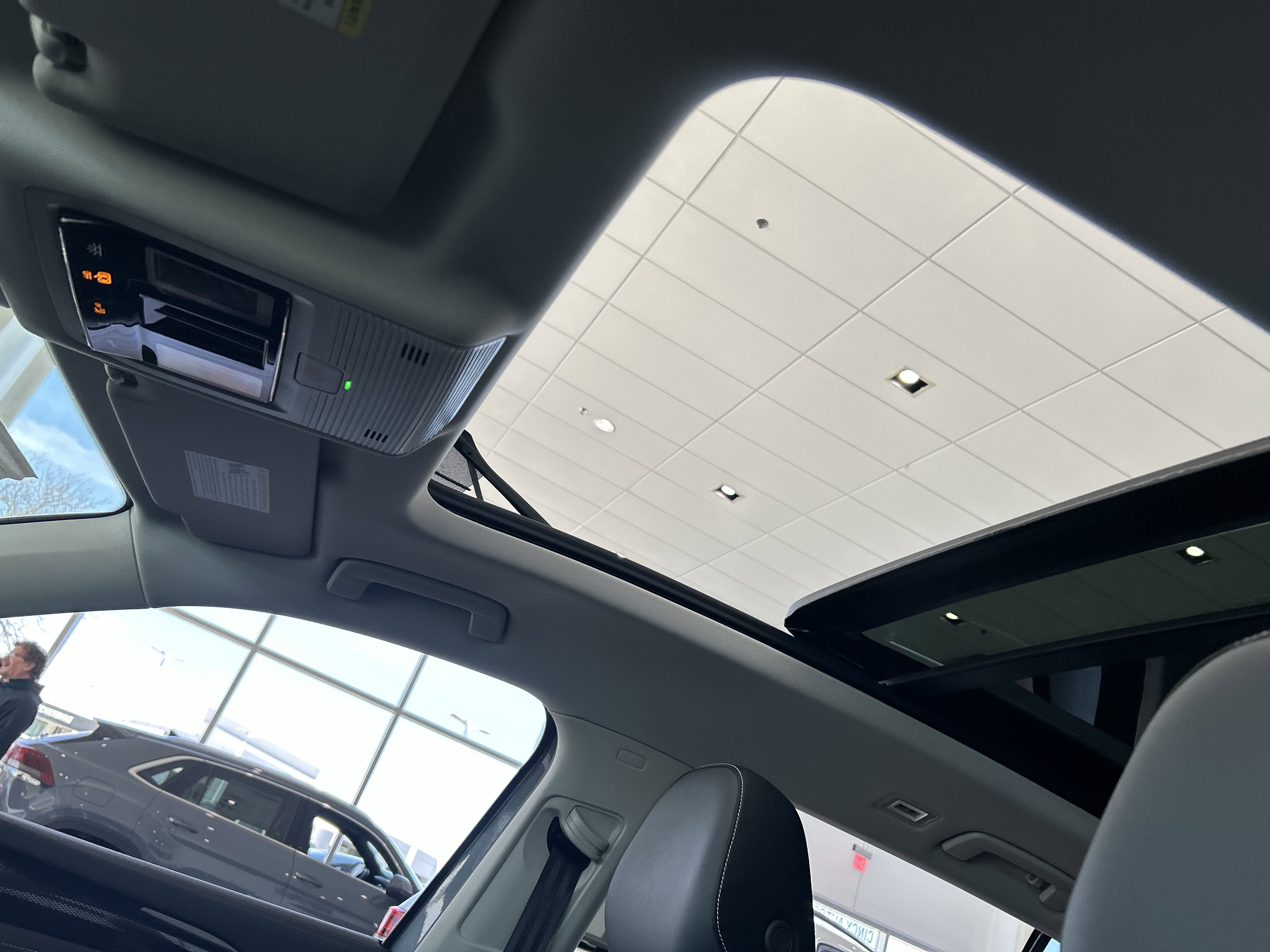 Certified 2025 Volkswagen Tiguan SE image 21