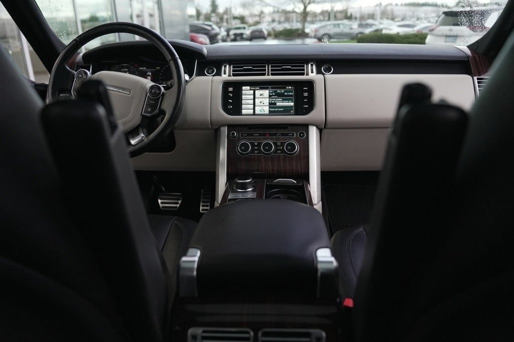 Used 2015 Land Rover Range Rover Supercharged AWD/4WD image 22