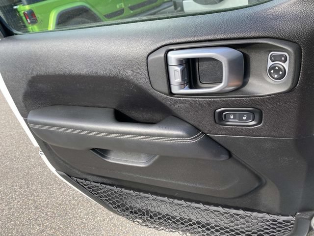 Used 2019 Jeep Wrangler Unlimited Sahara w/ Dual Top Group AWD/4WD image 18