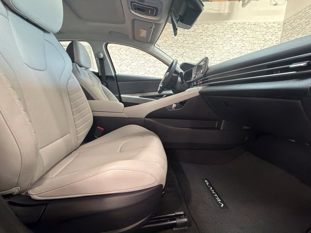 New 2026 Hyundai Elantra SEL Sport FWD image 11