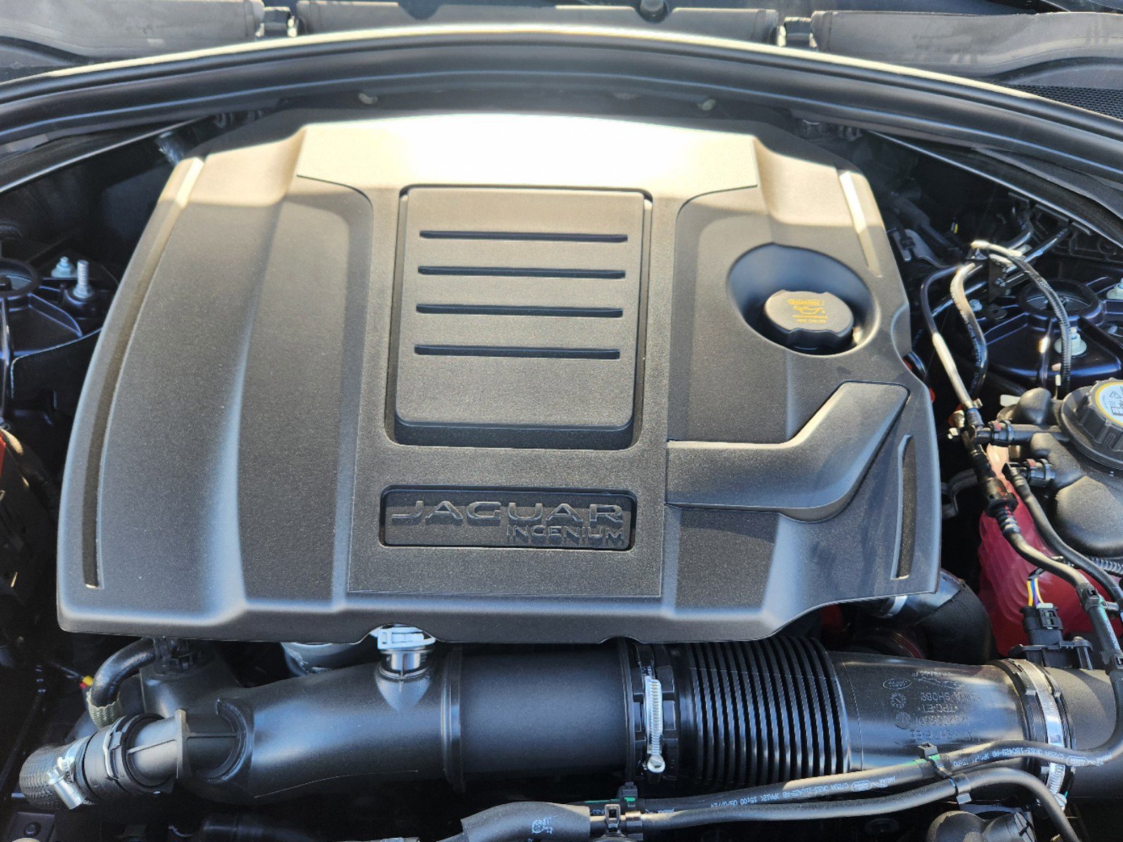 New 2025 Jaguar F-PACE R-Dynamic S image 21