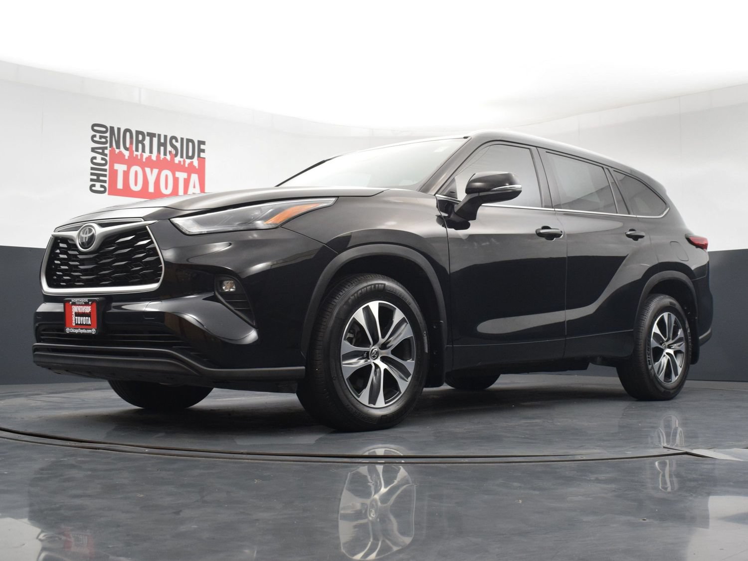 Used 2022 Toyota Highlander XLE AWD/4WD image 35