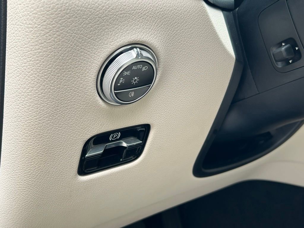 Used 2024 Mercedes-Benz GLC 300 4MATIC image 18