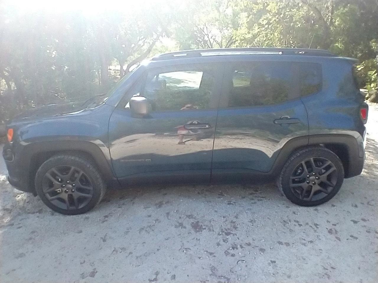 Used 2021 Jeep Renegade Latitude FWD image 2