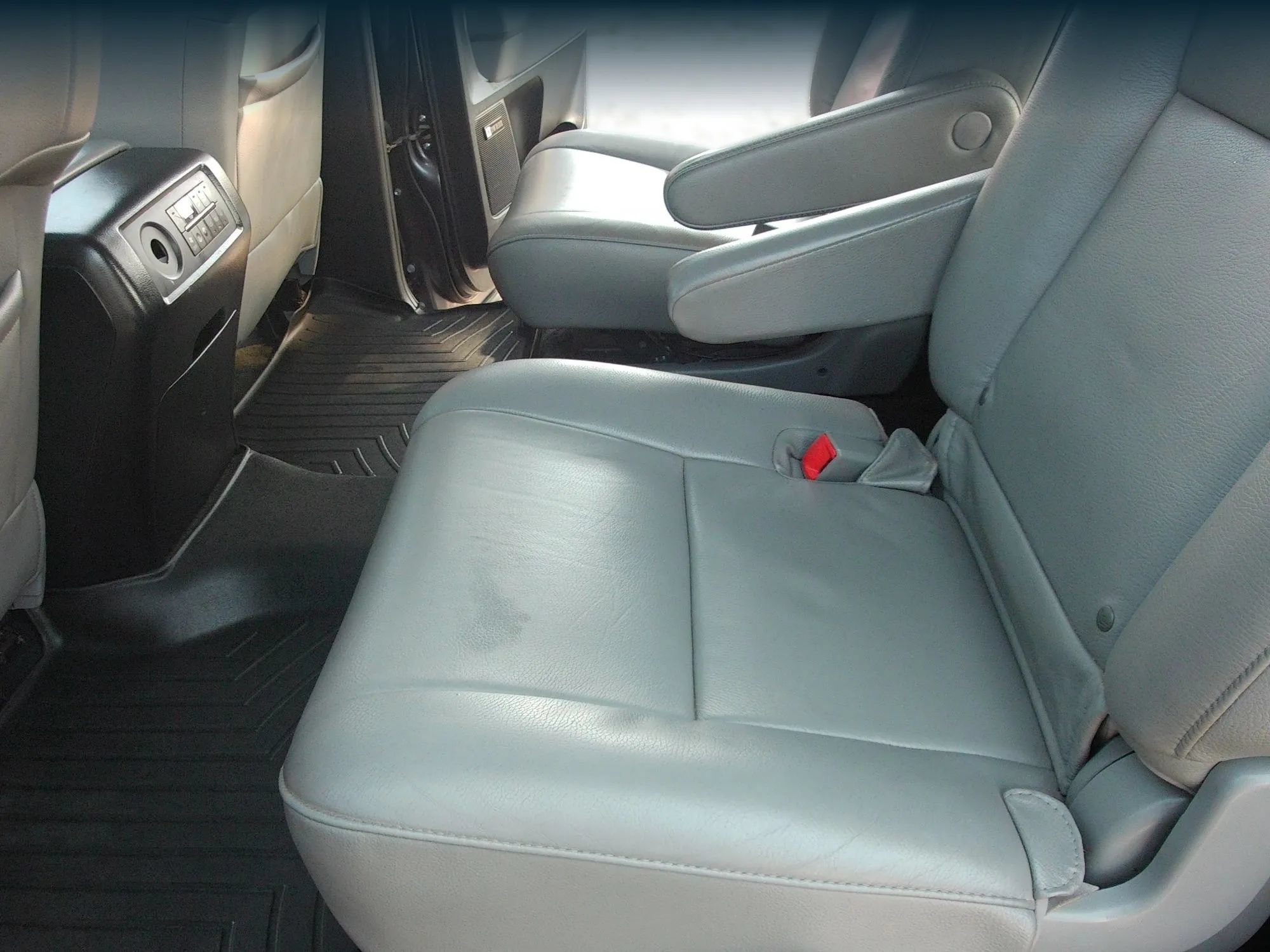 Used 2014 Toyota Sequoia Limited RWD image 31