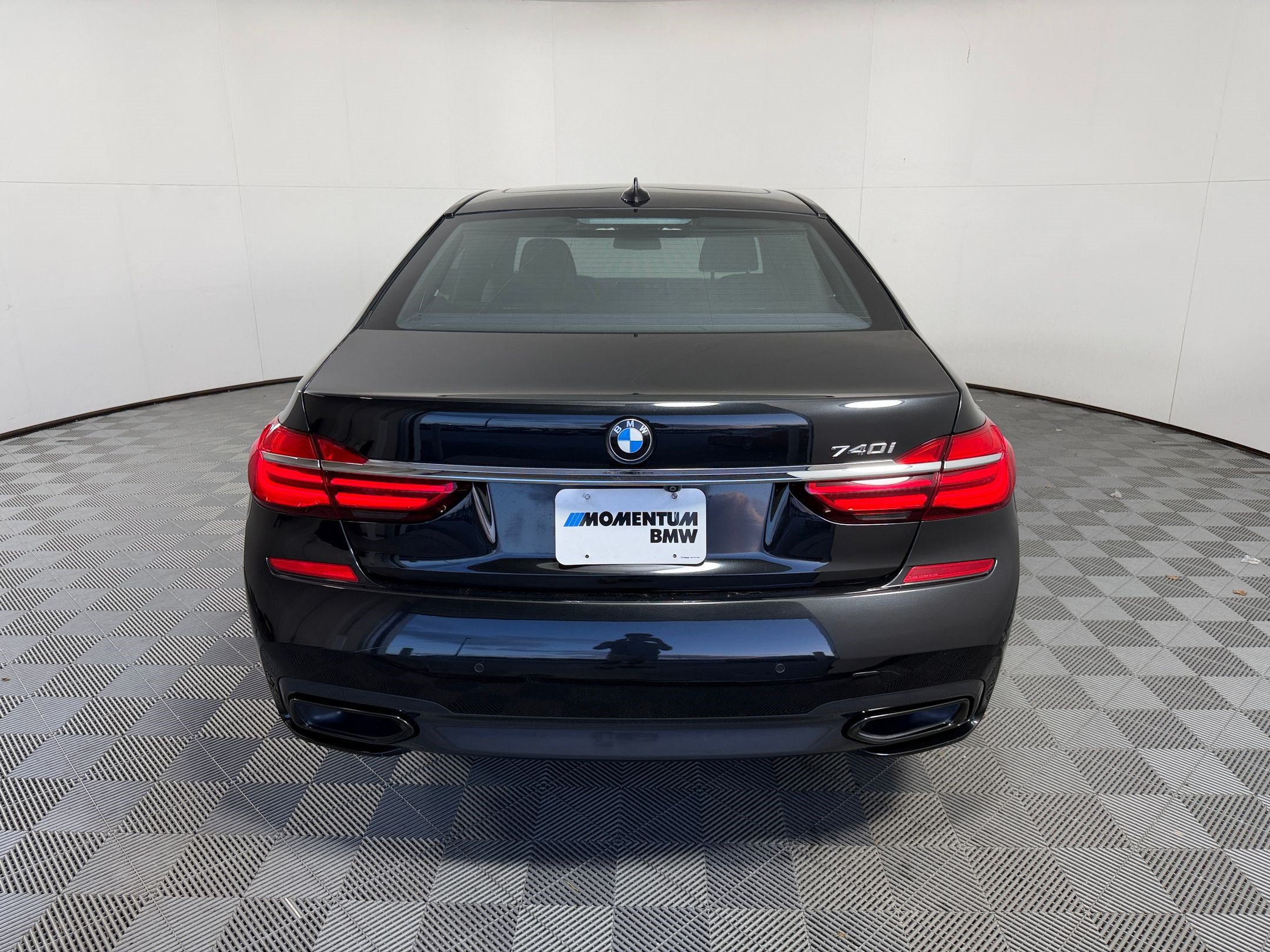 Used 2019 BMW 740i w/ M Sport Package RWD image 10