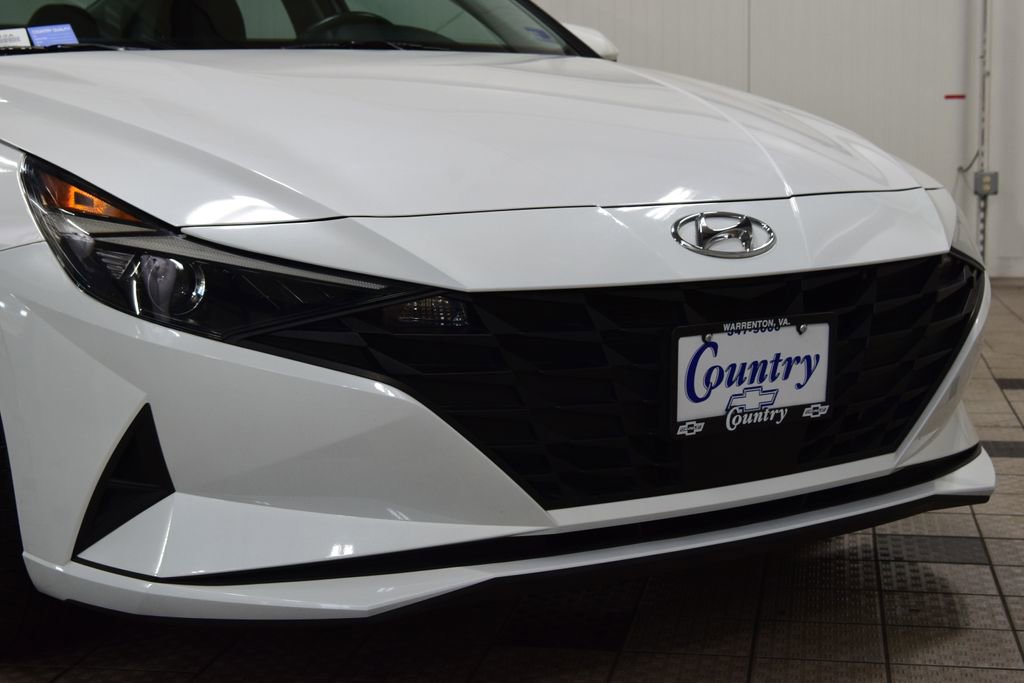 Used 2022 Hyundai Elantra SEL w/ Convenience Package FWD image 13