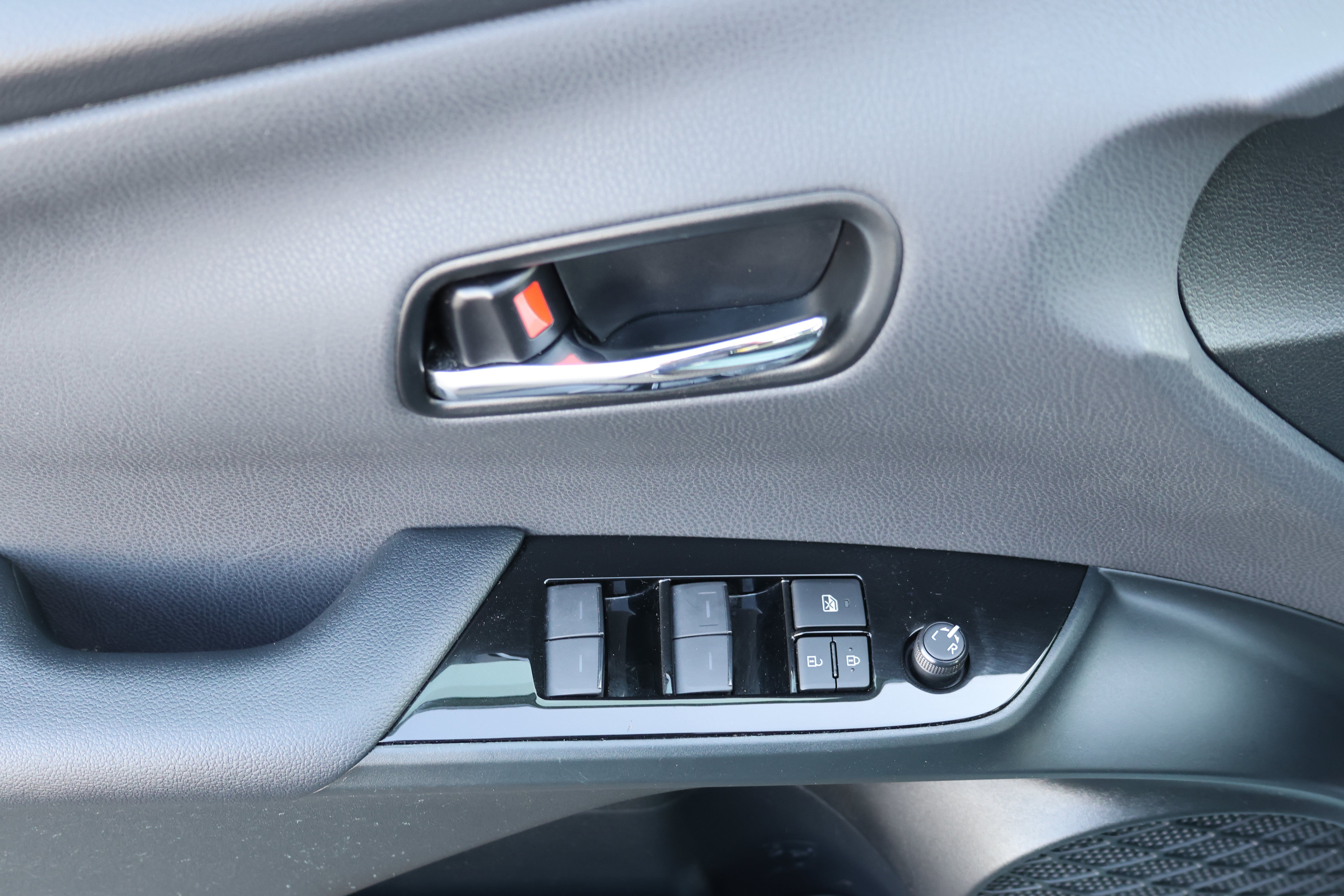 Certified 2020 Toyota Prius XLE AWD/4WD image 21