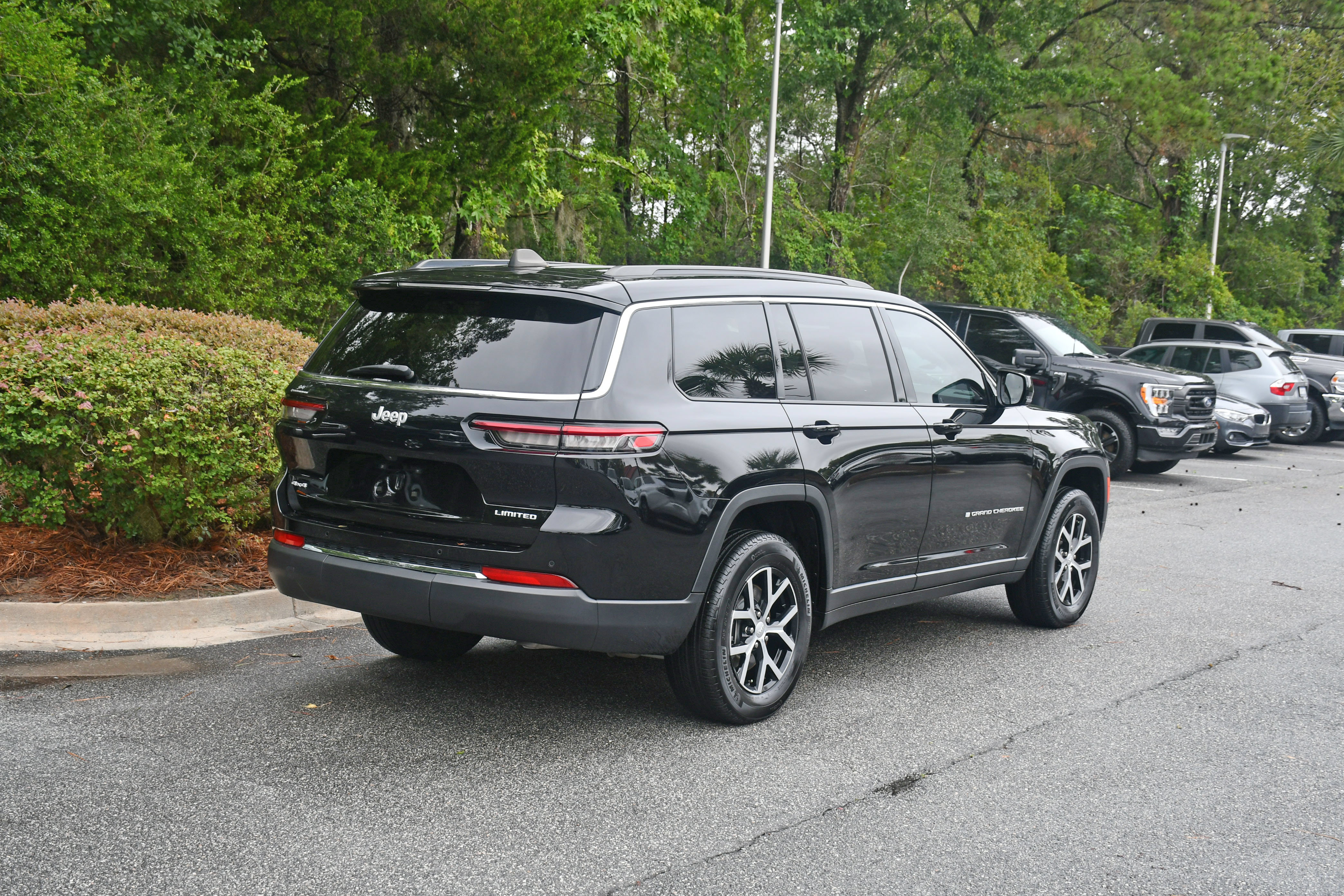 Used 2024 Jeep Grand Cherokee L Limited AWD/4WD image 4