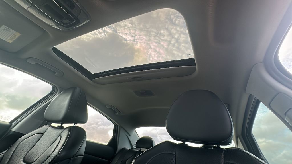 Certified 2025 Hyundai Elantra Limited FWD image 5