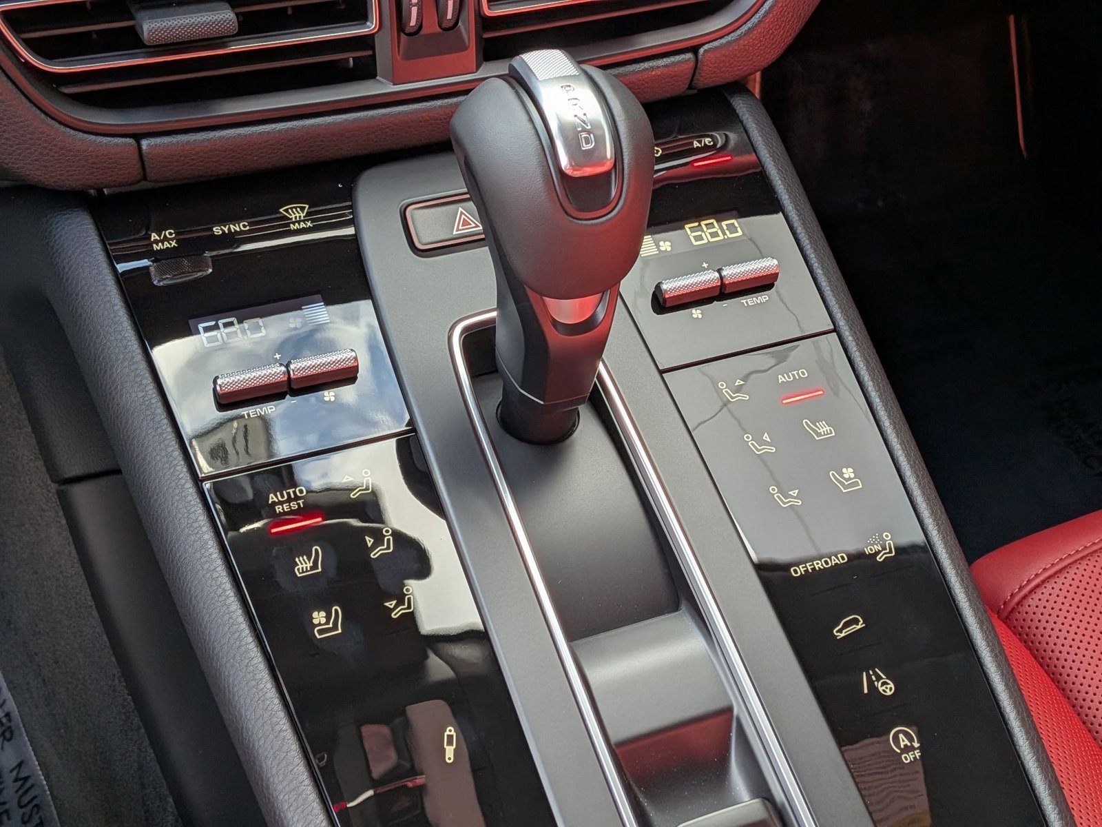 New 2026 Porsche Macan Turbo image 21