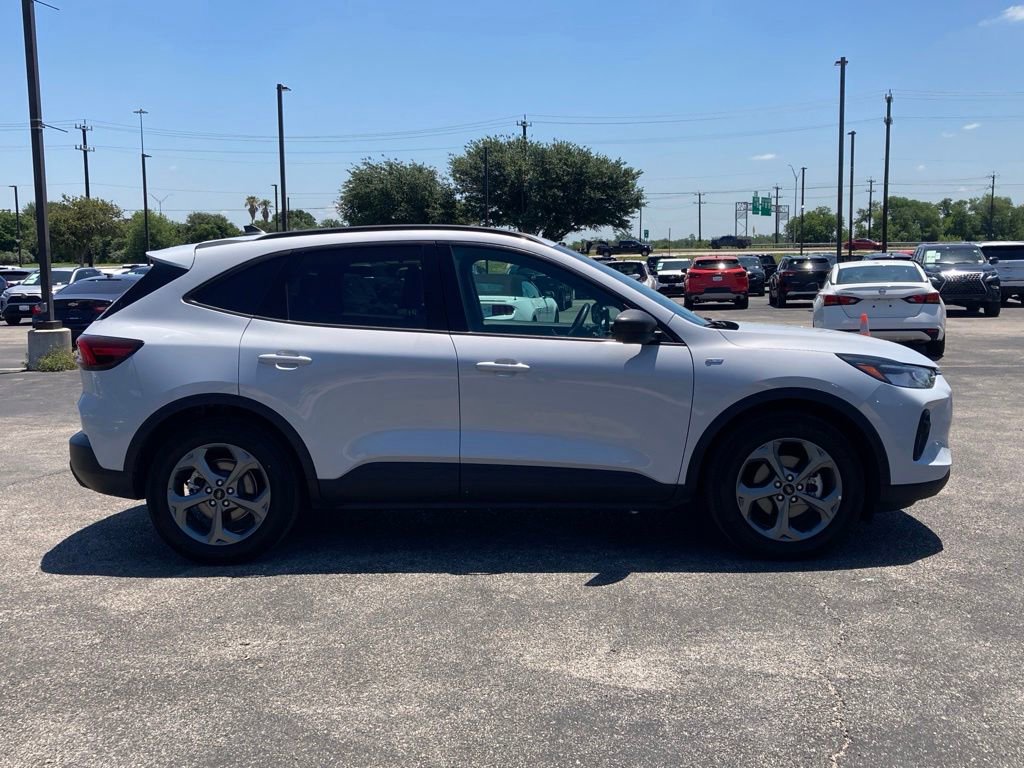 Used 2025 Ford Escape ST-Line FWD image 3