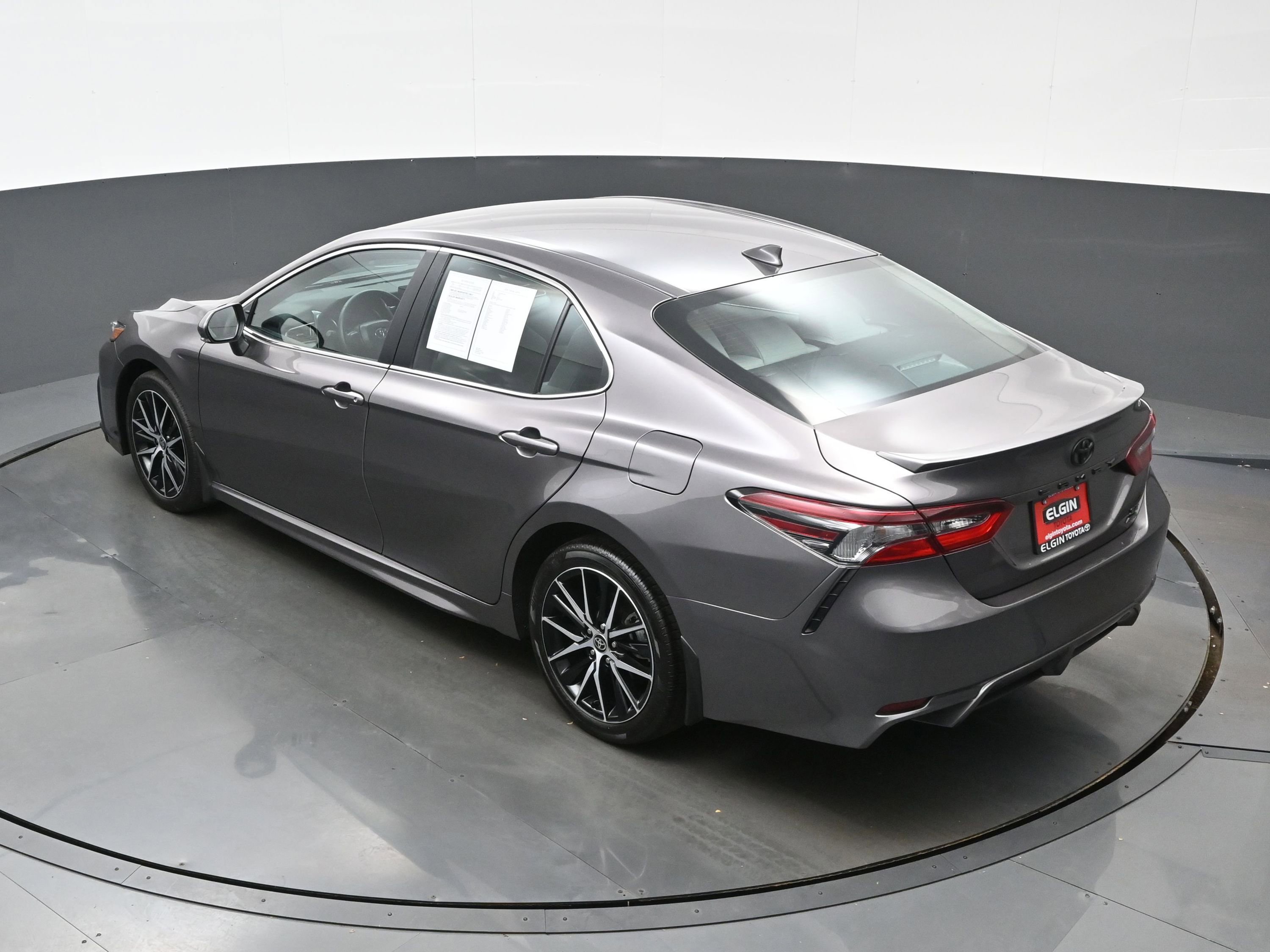 Used 2024 Toyota Camry SE image 37