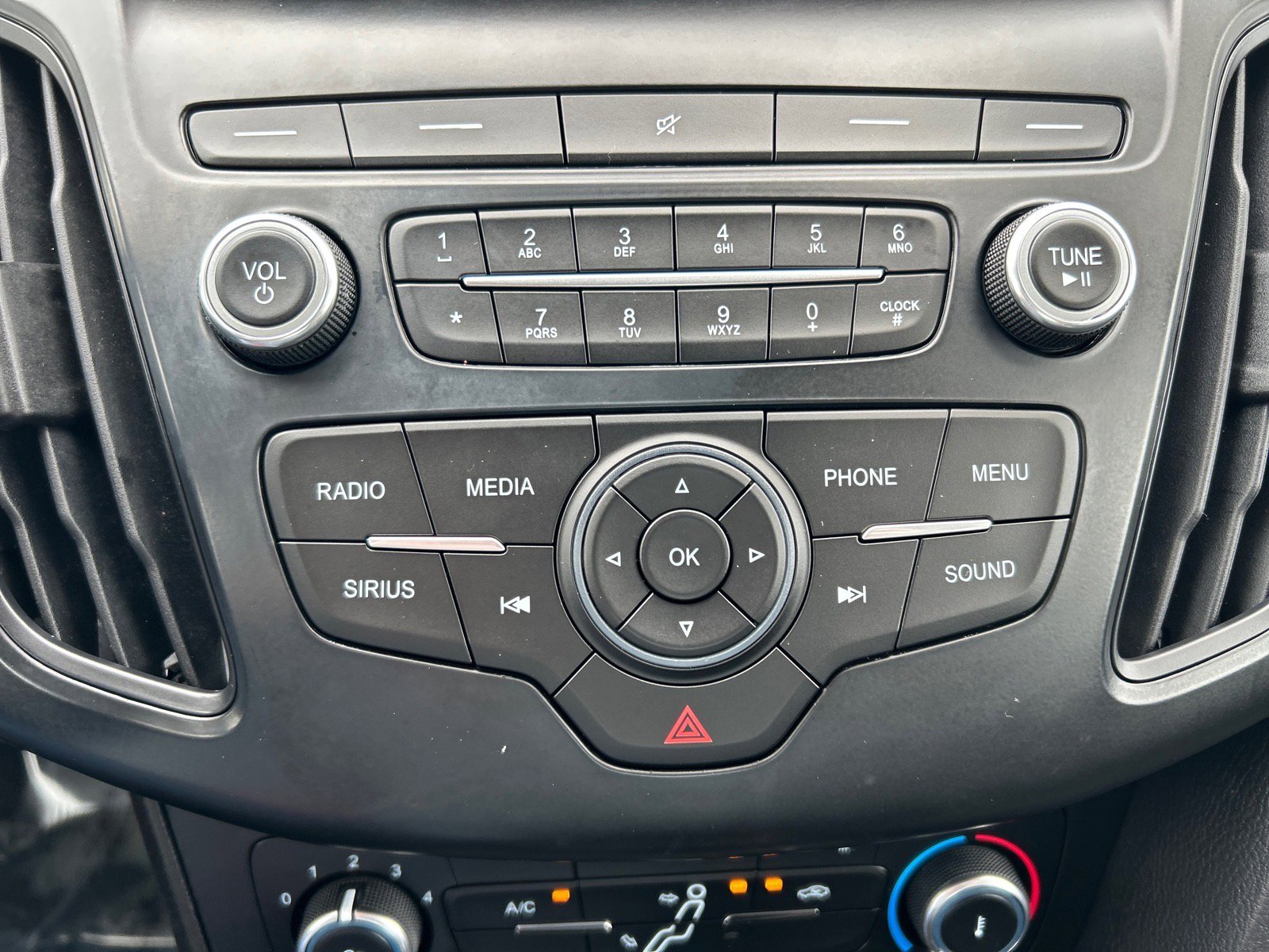 Certified 2018 Ford Focus SE image 26