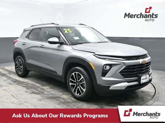 Used 2025 Chevrolet TrailBlazer LT w/ Driver Confidence Package image 1