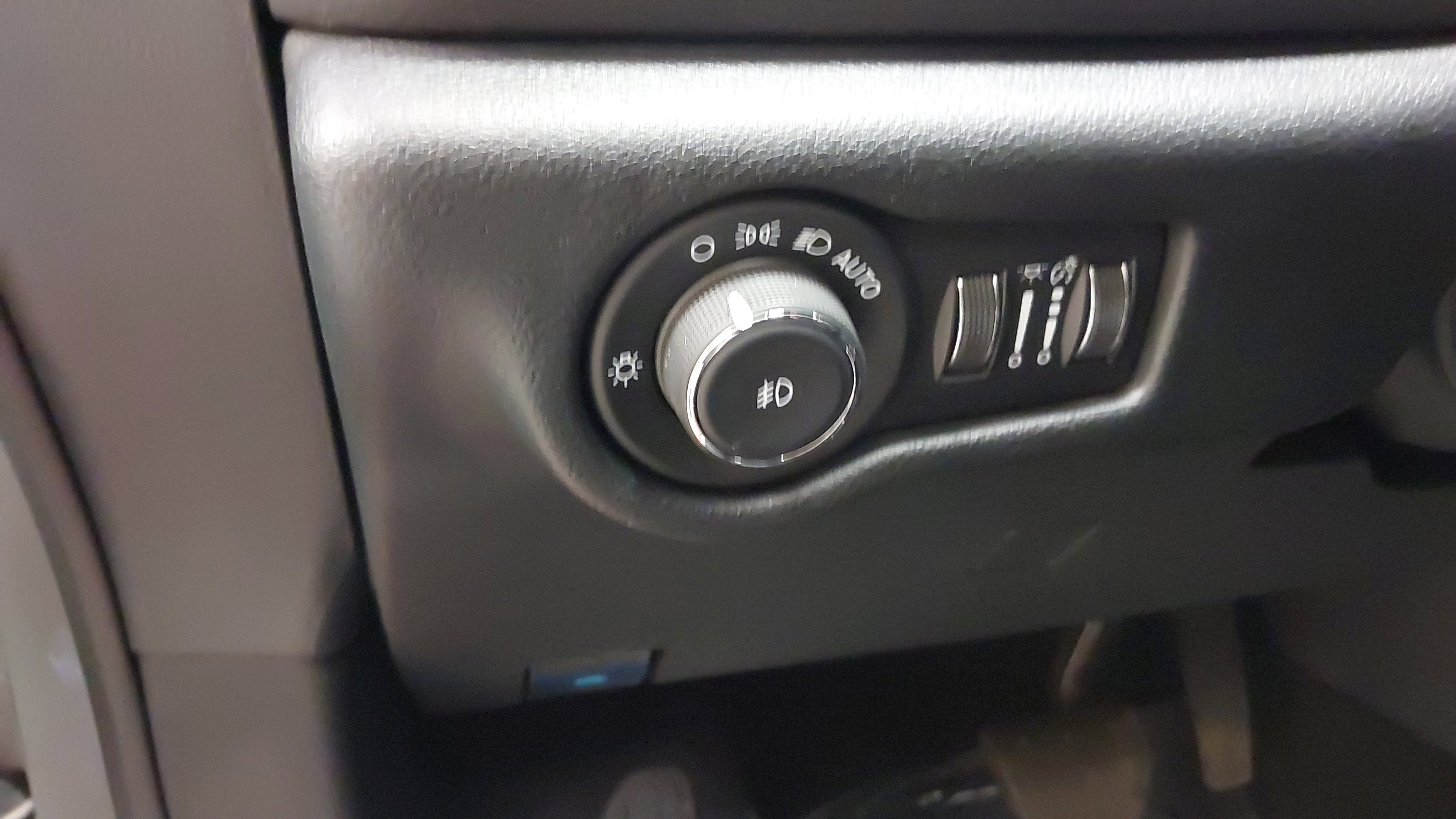 Used 2025 Chrysler Pacifica Select FWD image 23