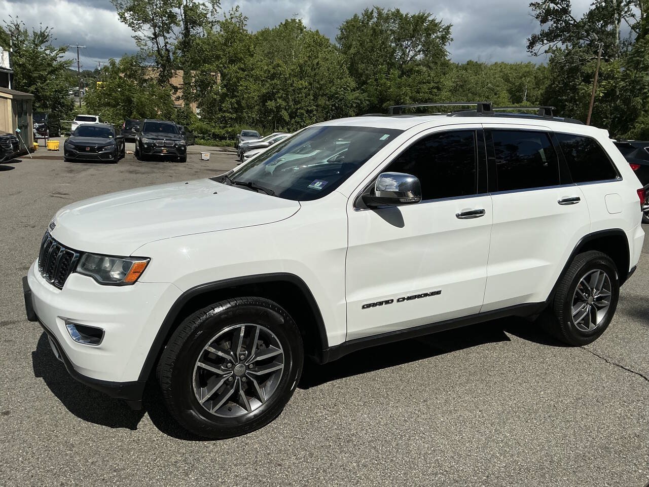 Used 2017 Jeep Grand Cherokee Limited AWD/4WD image 8