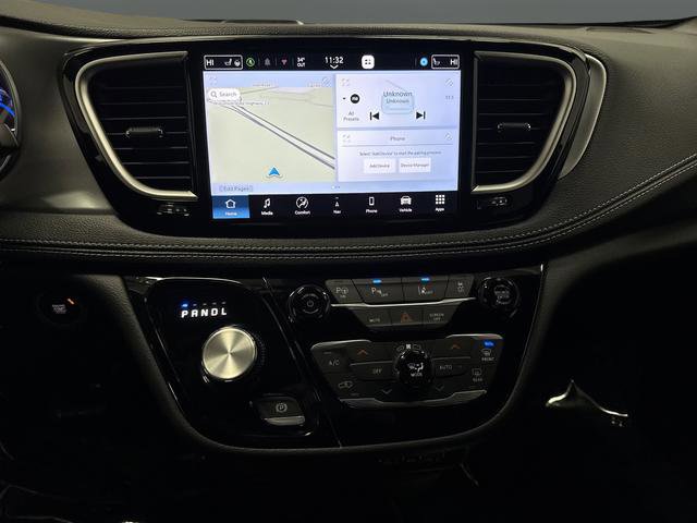 Used 2024 Chrysler Pacifica Select image 8