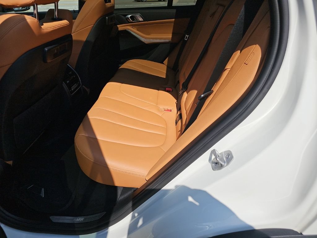 Used 2021 BMW X5 xDrive40i w/ Convenience Package AWD/4WD image 17