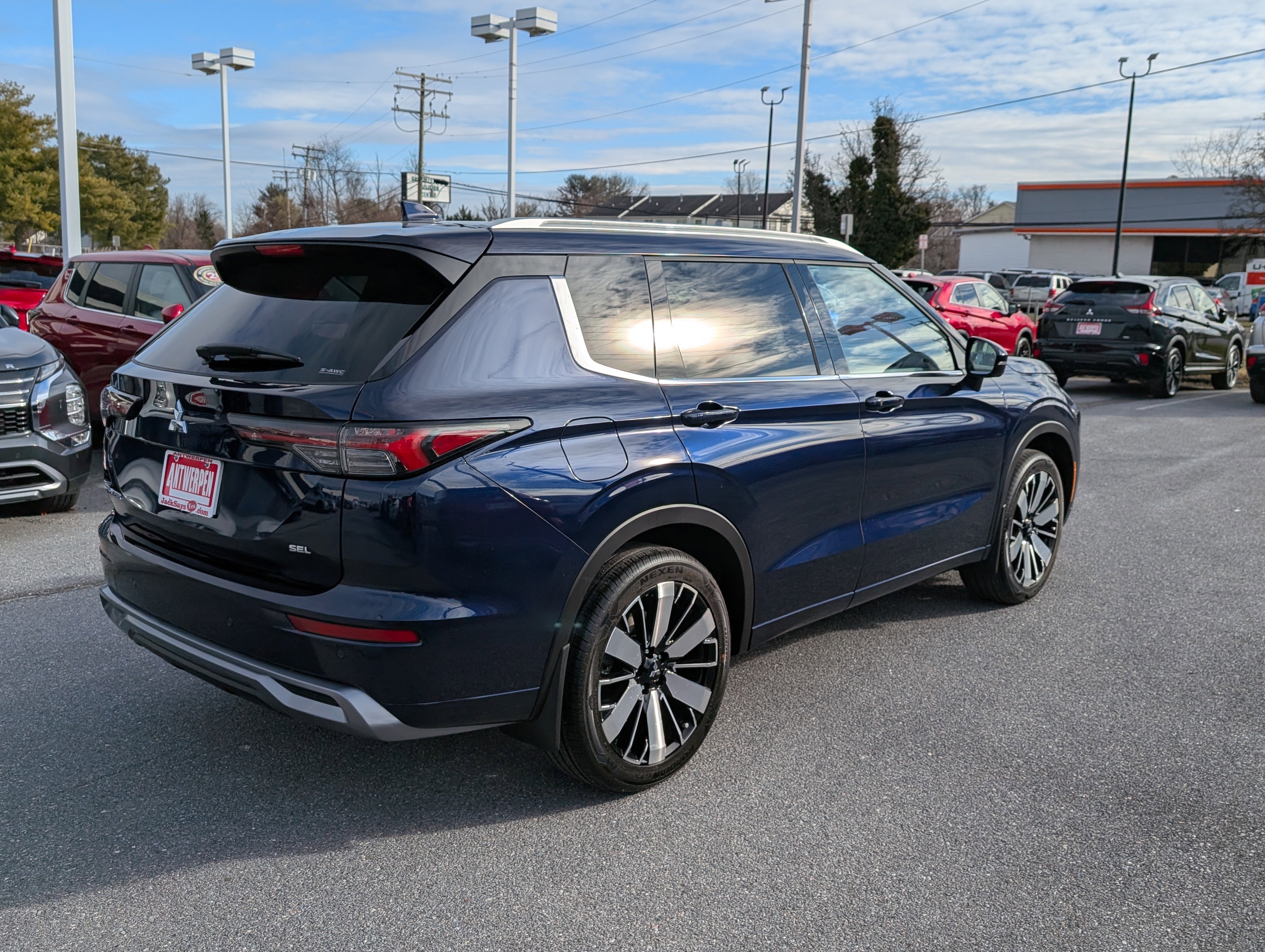 New 2026 Mitsubishi Outlander SEL image 3