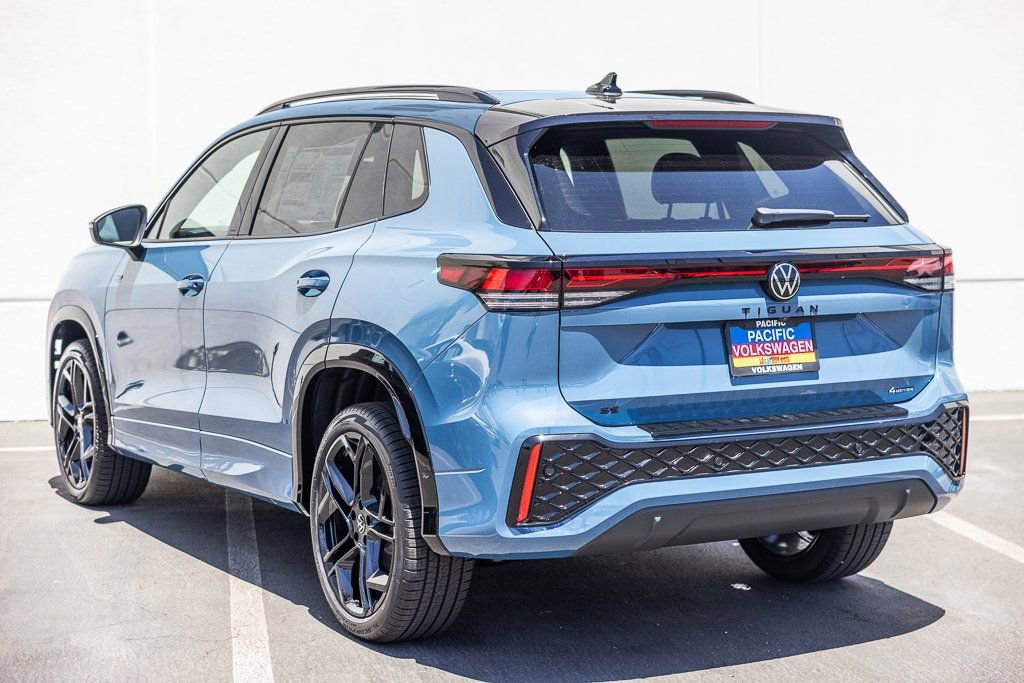 New 2026 Volkswagen Tiguan SE R-Line FWD image 3