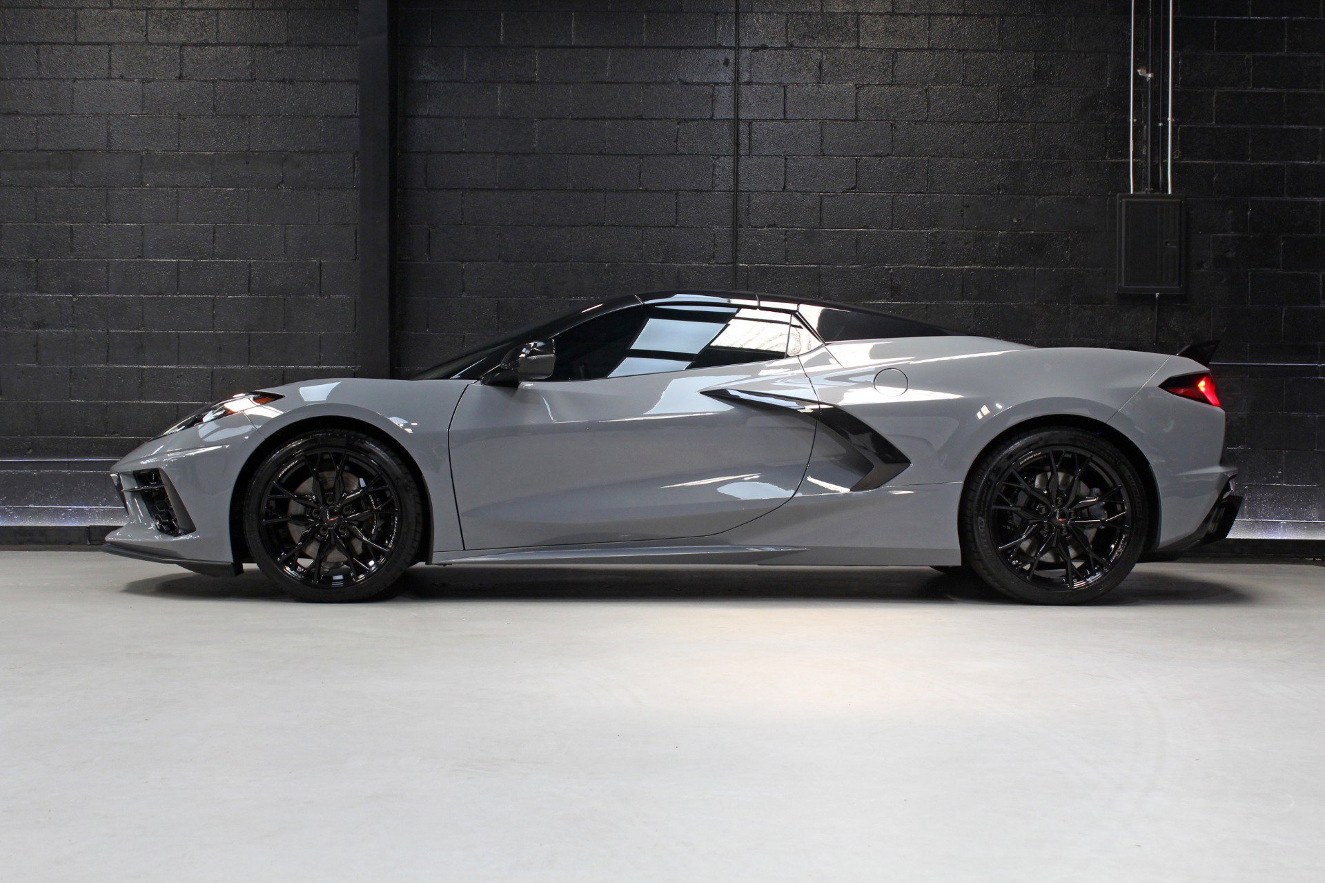 Used 2024 Chevrolet Corvette Stingray Premium Conv w/ Z51 Performance Package RWD image 3