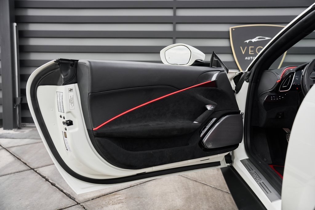 Used 2024 Ferrari Roma Spider image 30