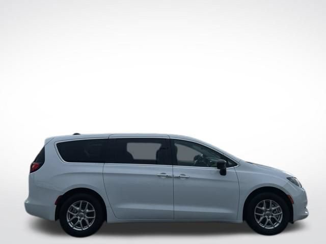 Used 2024 Chrysler Voyager LX FWD image 16