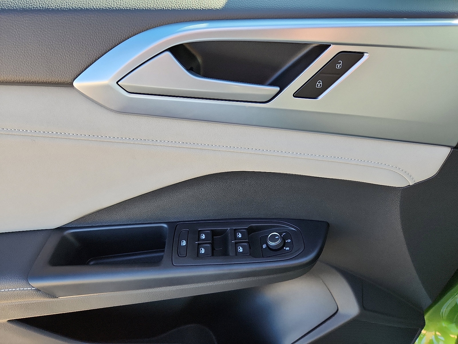 New 2026 Volkswagen Taos SE image 10